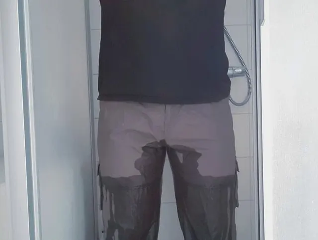Ich Pisse in meine helle Hose