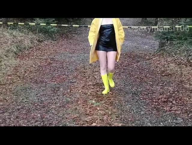 Userwunsch unten ohne im Wald