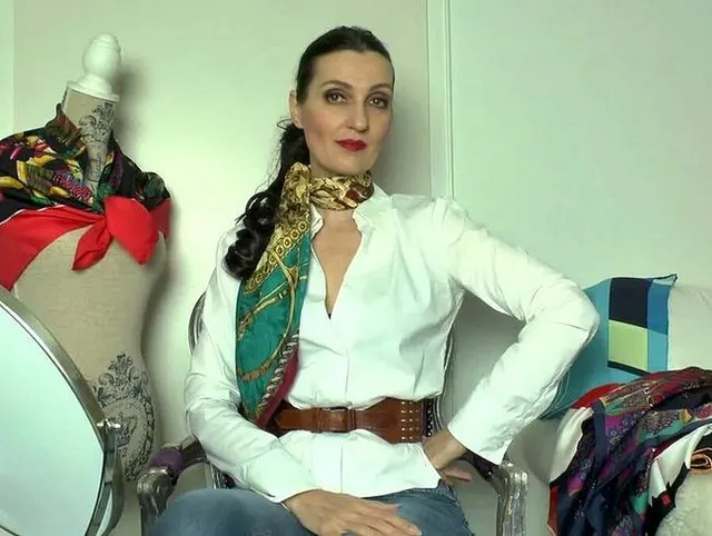 Seidentücher Halstücher Show