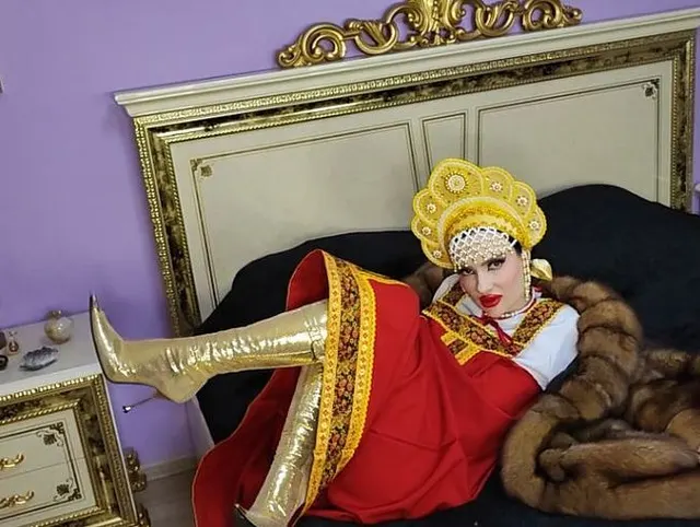 Die Prinzessin lässt Sie ihren Zobelpelzmantel anbeten