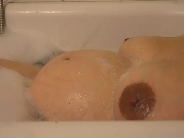 Planschen in der Wanne in der 33 Schwangerschaftswoche