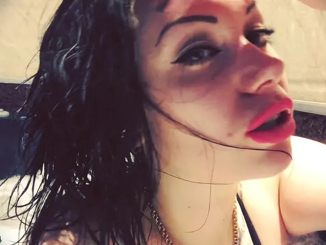 Sexy Pink Lips & Fetish Nasses Haar