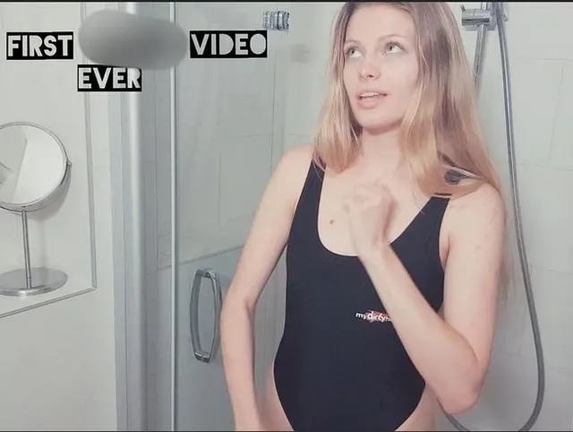 Mein erstes und einziges Natursektvideo! In der (goldenen) Dusche urinieren!