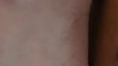 Spielereien mit dem feuchten Nass zwischen den beinen???