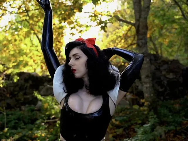 Latex Cosplay Schneewittchen