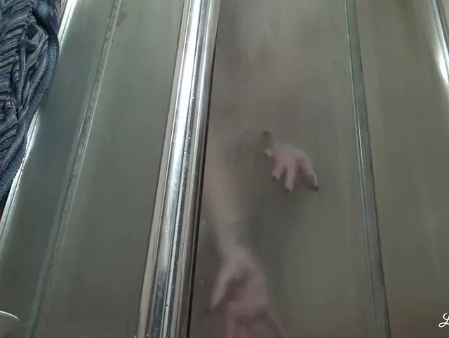 Dusche so heiß wie meine Muschi