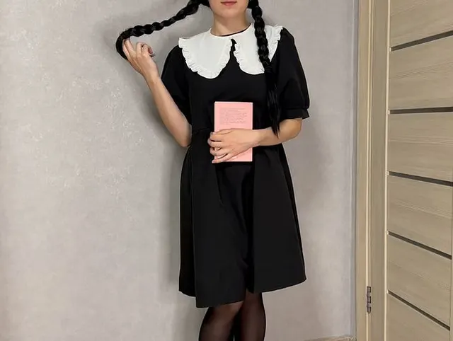 Mittwoch Addams erster Sex mit ihrer Freundin