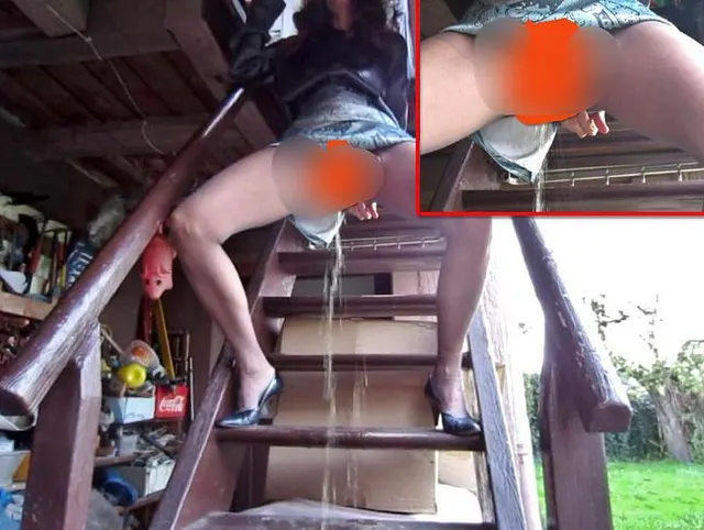 Piss-Wasserfall auf Treppe - in Satin, FSH + Pumps