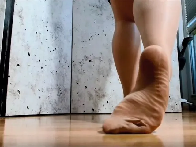 Strumpfhosen, schöne Schuhe und nasse Orgasmen darin Teil 1