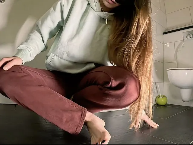 Wieder im Bad? Pipi machen?