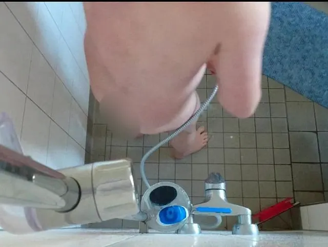 Wichsen mit Schaum in der Dusche ** Foot Fun **