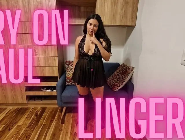 Anprobieren von Dessous