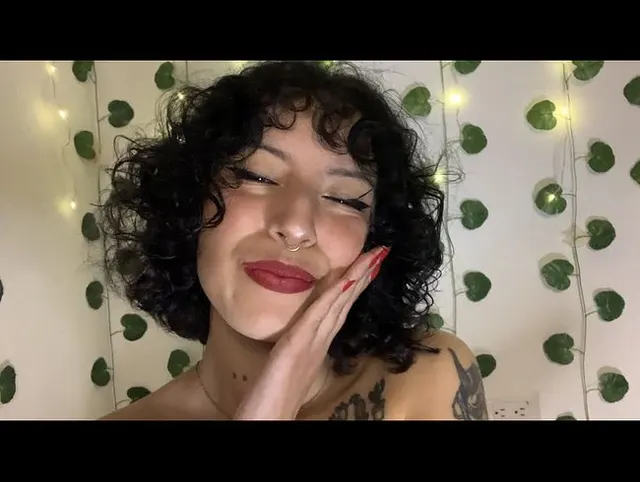 Ich masturbiere deinen Penis mit meinen Füßen