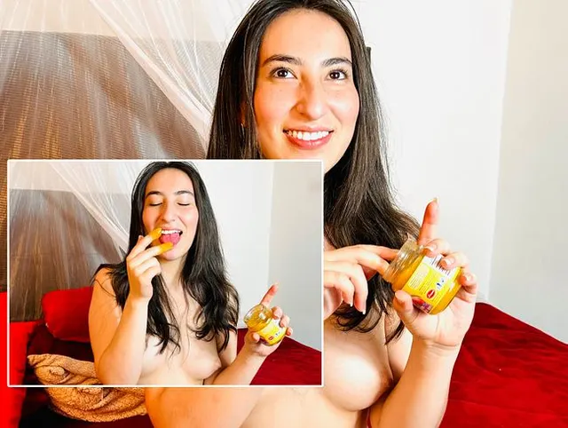 sucking my compote from my fingers