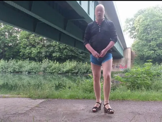 In Hot Pants am Stichkanal 2 ** NylonFace **