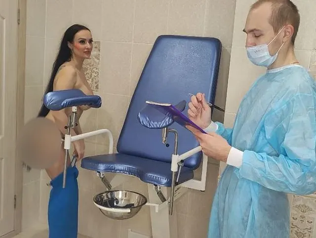 Squirting-Orgasmus nach Brust-, Gyno- und Analuntersuchungen, medizinische Klinik