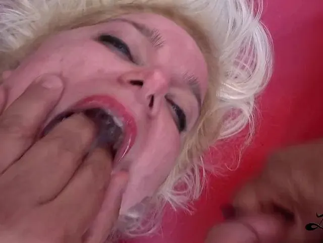 Gangbang mit Harley Heart
