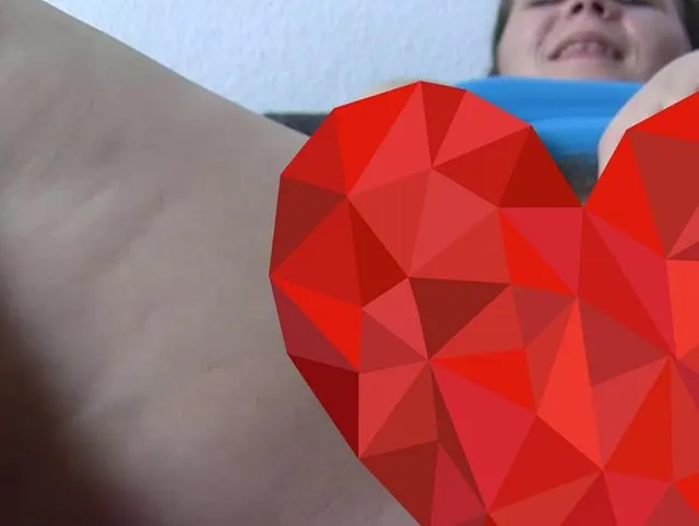 Short Clip: Mit dem Plug im Po fingert er meine Pussy