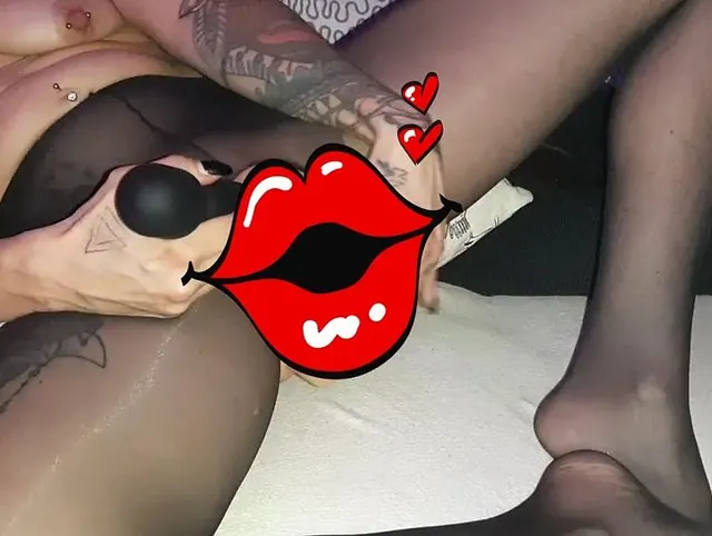Zuckender Dildo Orgasmus in glänzenden Strumpfhosen... In Gedanken hab ich meine pinke Pussy gekillt