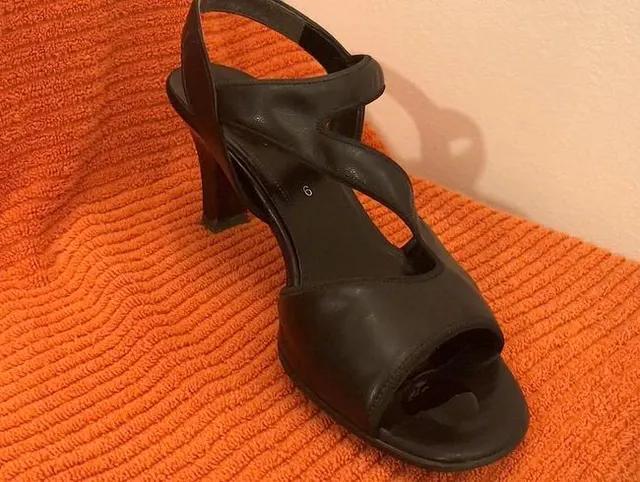 Leather Lover - H*gh Heel Besamung: Orgasmus und abspritzen im chicken schwarzen Pumps