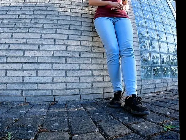 Draußen meine blaue Jeans eingepisst ;)