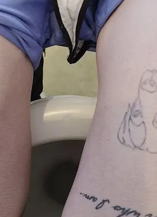 Komm mit aufs Klo! Ich pisse nur für dich.Natursekt ????