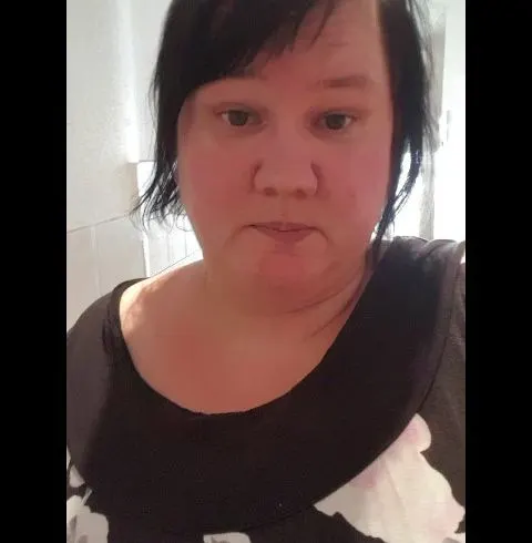 OHA NACH DEM EINKAUFEN IN DENN HAUSEINGANG GEPISST