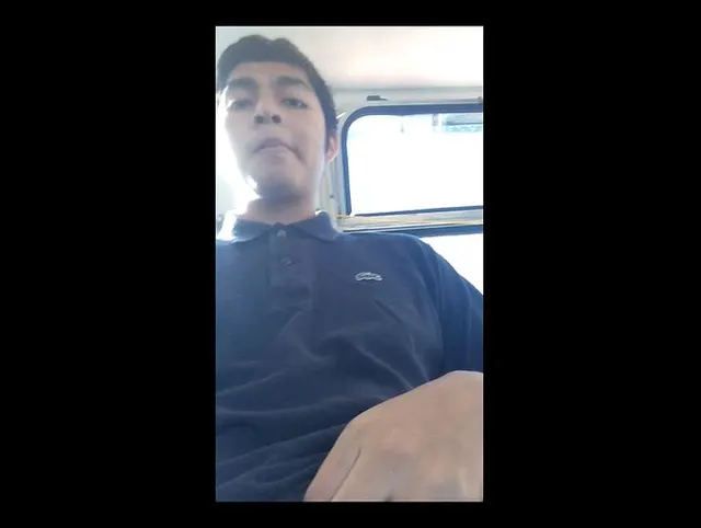 Masturbándose en el bus