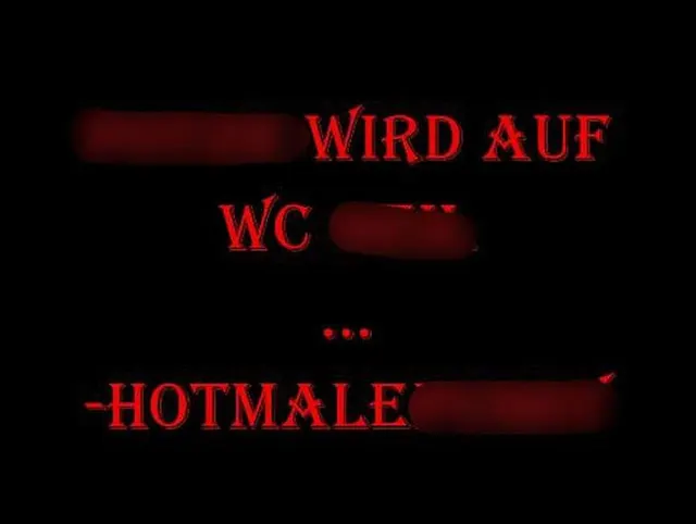 Fotze wird auf WC extrem geil.....