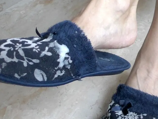Schneller Cumshot auf Pantoffeln