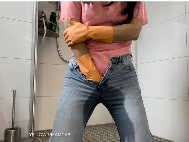 Meine Pisse kriecht in die Jeans und bis in die Gummistiefel. Daran kann ich mich so richtig aufgeil