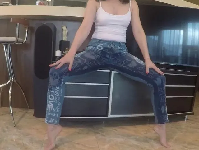Virgin Jeans Benetzung und Pee Orgasmus