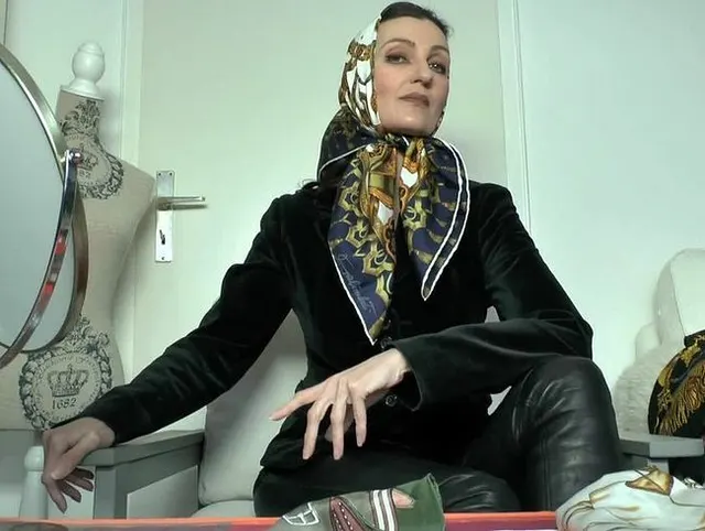 Klassische Seiden Kopftücher - Heute ist Dein Kopftuchtag