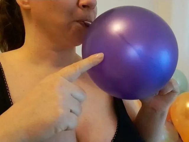 Ballons aufblasen bis sie knallen