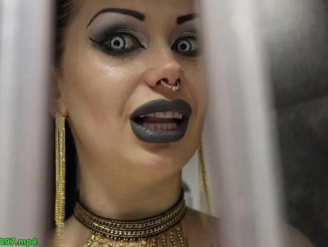 Frühchen lebendig geschluckt nach schnellem Fick mit Demoness!