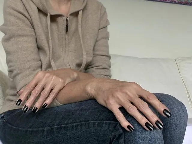 Lady Victoria Valente - Schwarze Fingernägel