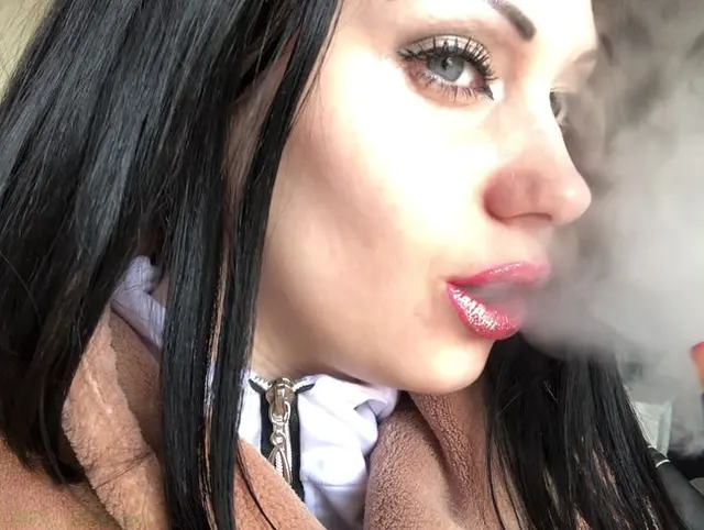 Rauchende Göttin & Sexy Lippenstift