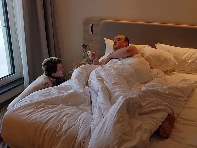 Emily darf sich um meine Morgenlatte im Hotel Kümmern