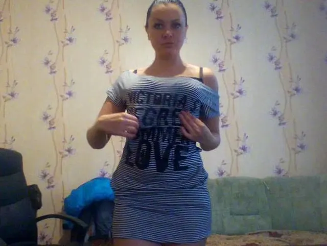 Kate neckt dich mit ihrem sexy Körper, ihrer Wäsche und dem Umkleiden