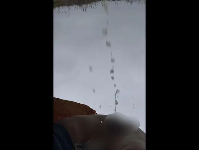 Pissen am Parkpkatz