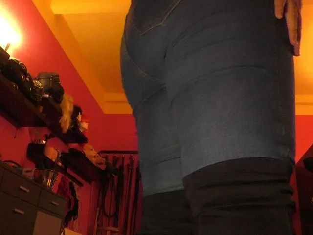Boots, Jeans und T Shirt