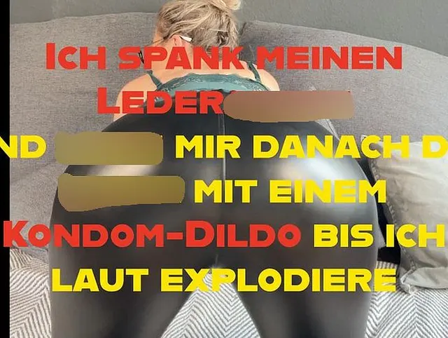 Ich spank meinen Lederarsch und ficke mir danach die Fotze mit einem Kondom-Dildo bis ich explodiere