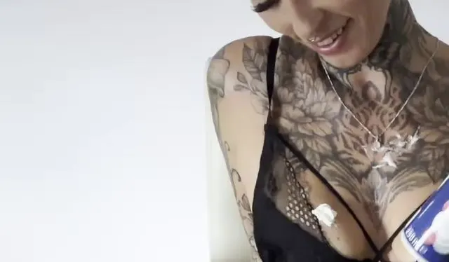 Dessous, Schlagsahne & eine süße Versuchung ????