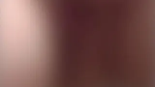 Aus nächster Nähe pissen mit meiner großen Muschi Klappen verbreiten und clit spielen