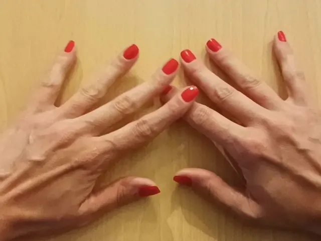 Meine Hände und der Kratzring