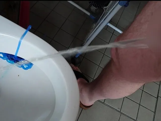 Volle Blase am Morgen ** Pissen **