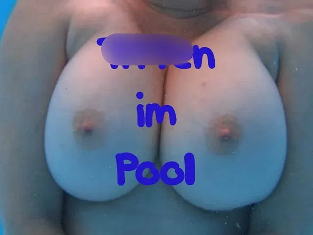 Titten im Pool