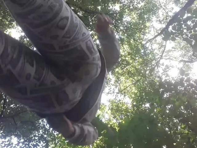 Outdoorpiss in Chucks