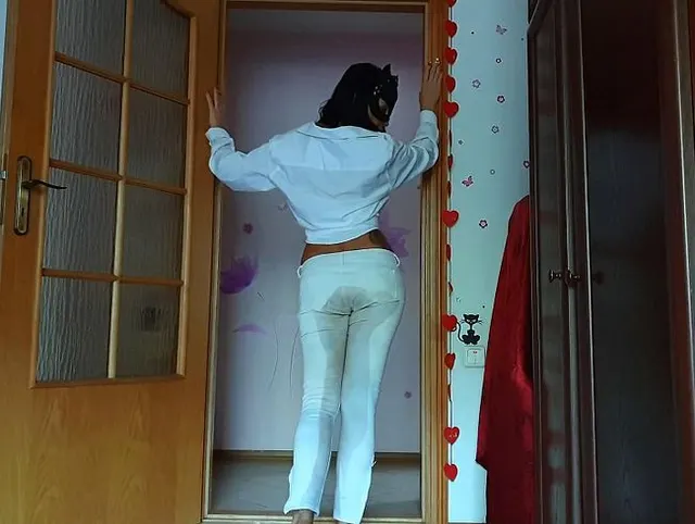 6 mal in weiße Jeans gepisst