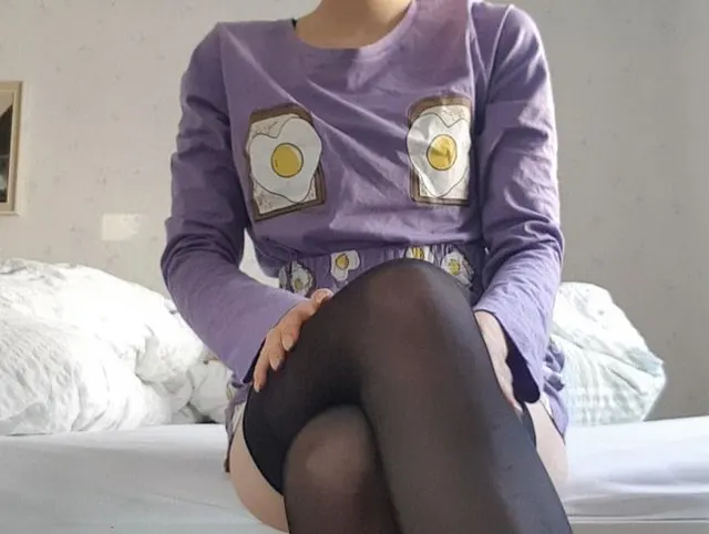 Pyjama Girl stript